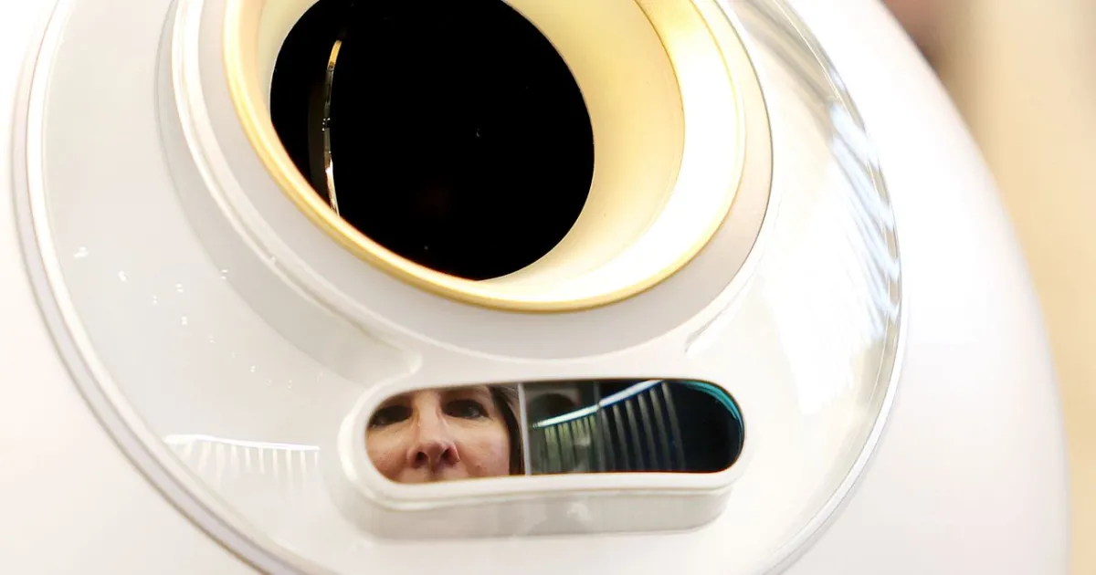 World étend sa vérification d'identité biométrique à Tinder